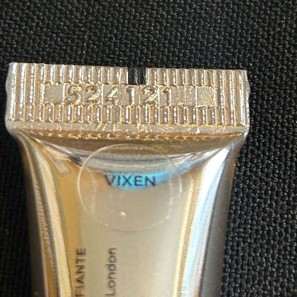 🌻 ICONIC VIXEN Vivid Ruby Red Cloud Kiss Matte Lip Mousse New FullSz - Picture 4 of 11